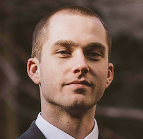 Retrato de Thomas Whitfield, analista de trading especializado em mercado cripto