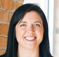Sophie Hartwell, responsável pelo suporte ao cliente, em retrato da equipa de atendimento